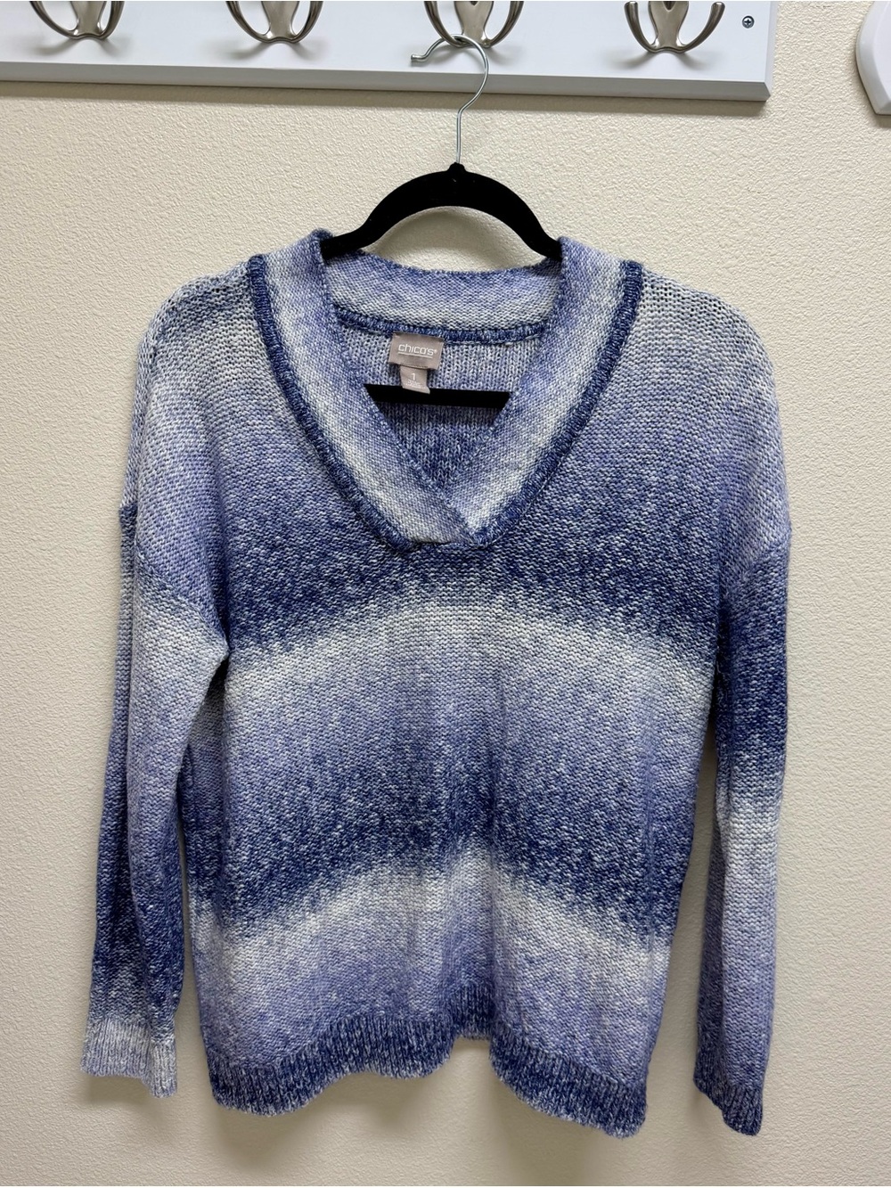Chico’s Blue White Ombre V Neck Sweater Size 1 Medium Slouchy Knit Grandpacore